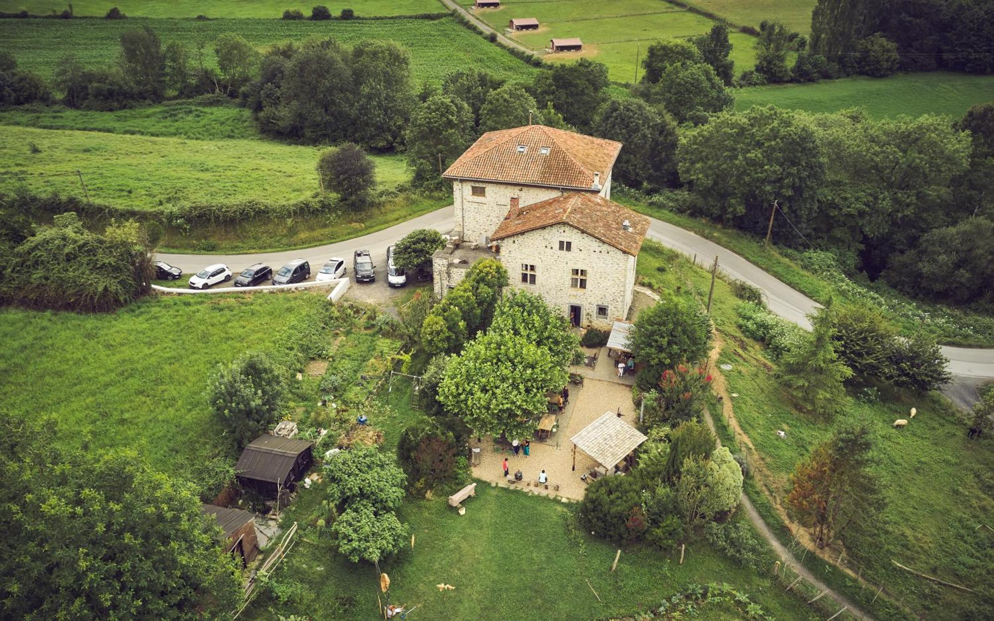 Saint-Esteben Les Fous Du Village מראה חיצוני תמונה