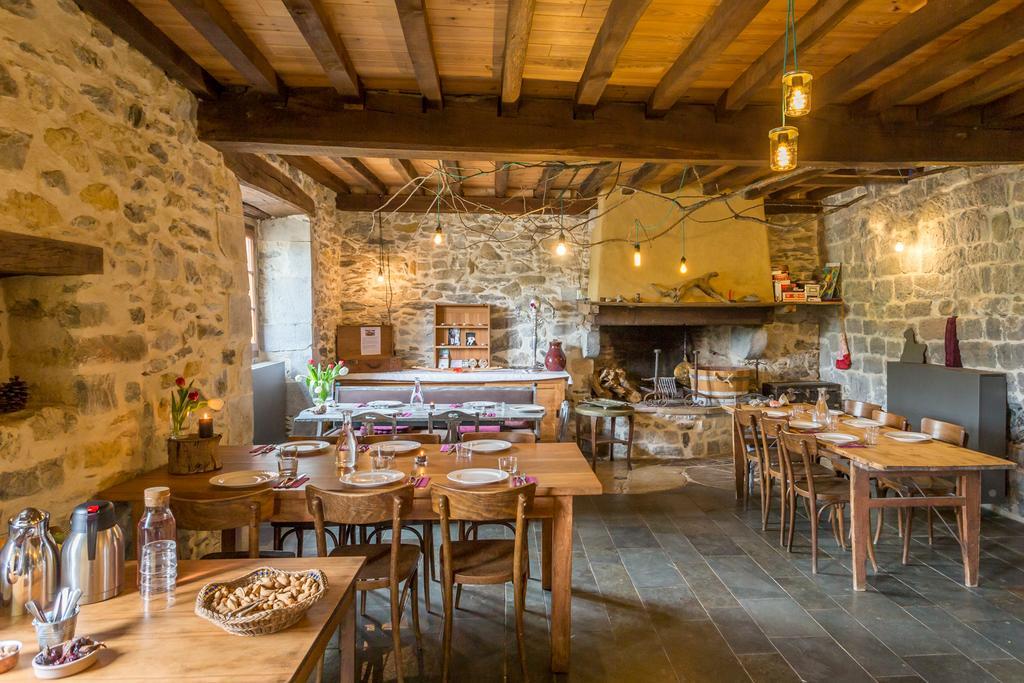 Saint-Esteben Les Fous Du Village מראה חיצוני תמונה